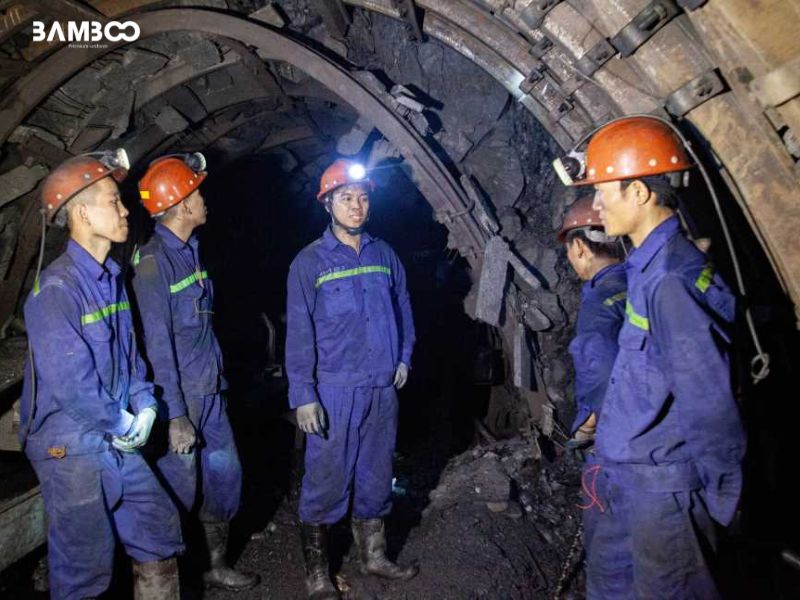 Đồng phục thợ mỏ bảo hộ công nhân ngăn chặn rủi ro, bảo vệ cơ thể và duy trì sự tỉnh táo cho người lao động trong suốt ca làm việc
