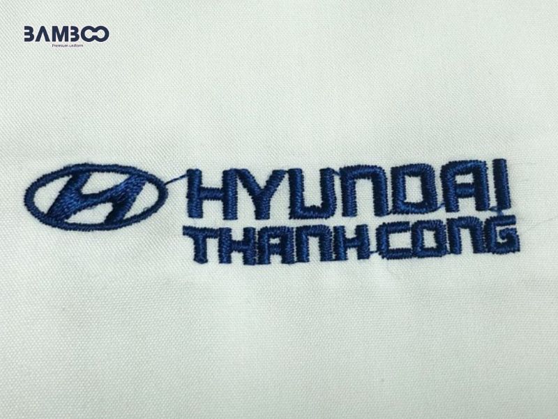 Thêu logo đồng phục hãng xe hơi tạo hiệu ứng nổi, độ bền cao 