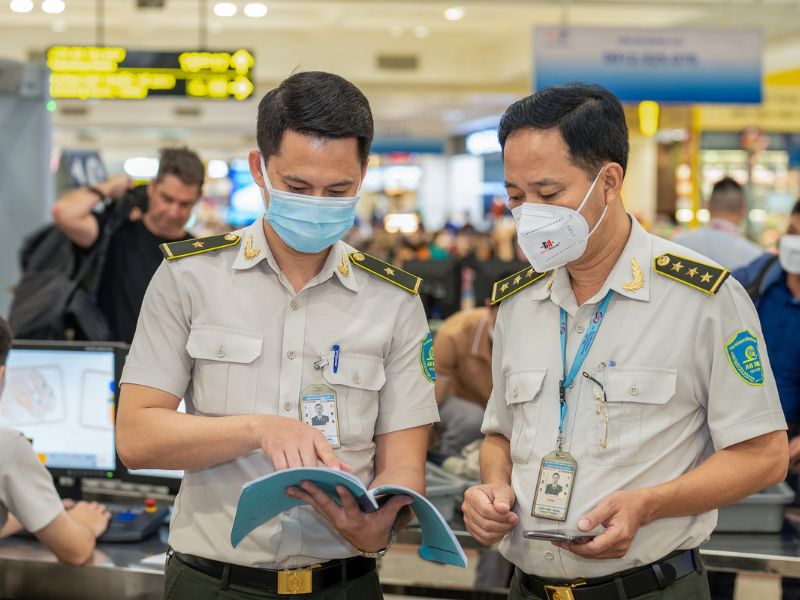 Đặc thù công việc yêu cầu đồng phục an ninh sân bay bền bỉ, linh hoạt và chuẩn tác phong