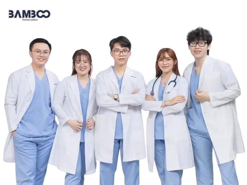 Đồng phục phòng xét nghiệm cần gọn gàng, linh hoạt, dễ vệ sinh và phù hợp môi trường chuyên môn