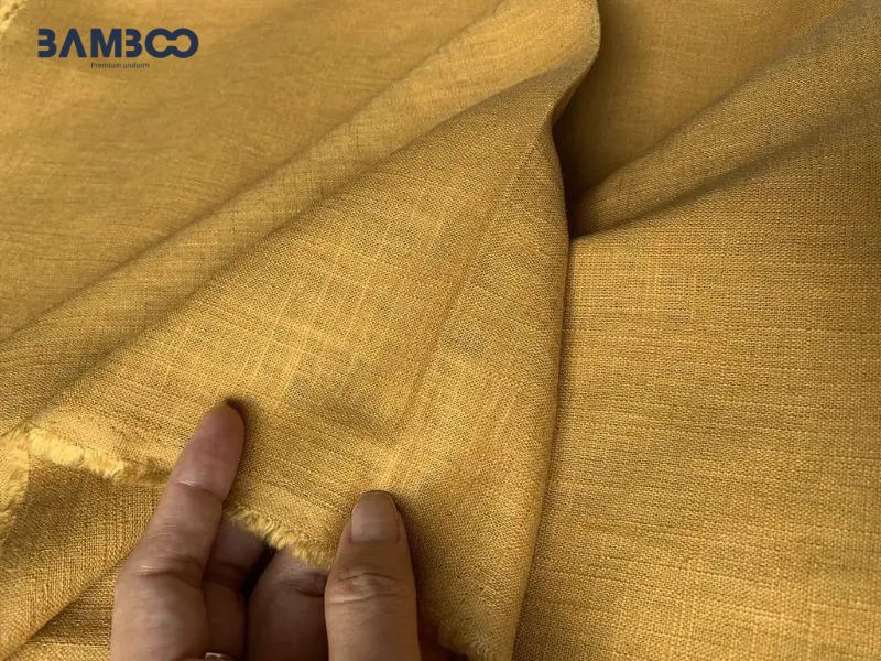 Linen thoáng mát, thấm hút tốt, ít gây nóng nhưng dễ nhăn khi sử dụng