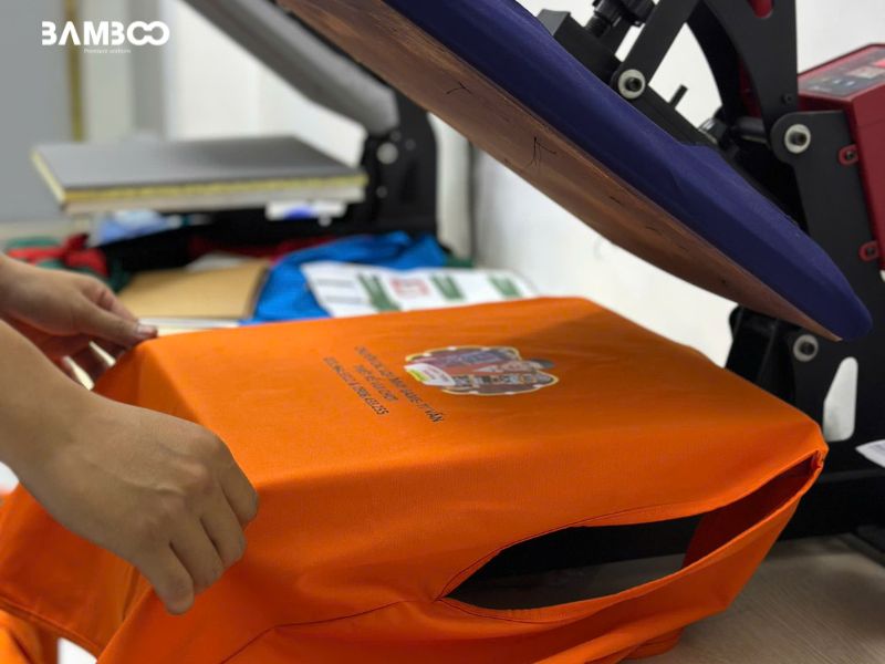 Bamboo Uniform cung cấp dịch vụ in áo theo yêu cầu chuyên nghiệp, linh hoạt và chất lượng cao