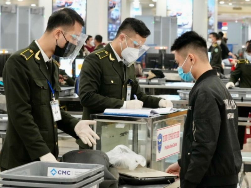 Đồng phục an ninh sân bay mùa đông