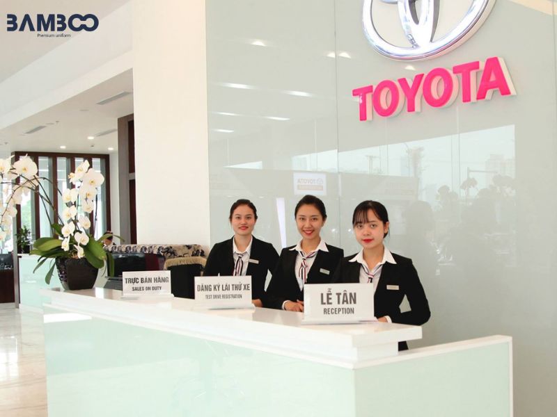 Đồng phục vest Toyota tạo diện mạo lịch sự, chuyên nghiệp cho nhân sự tư vấn, bán hàng và quản lý