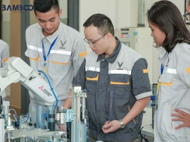 Đồng phục kỹ sư VinFast bền, thoáng, tiện dụng và phù hợp môi trường kỹ thuật