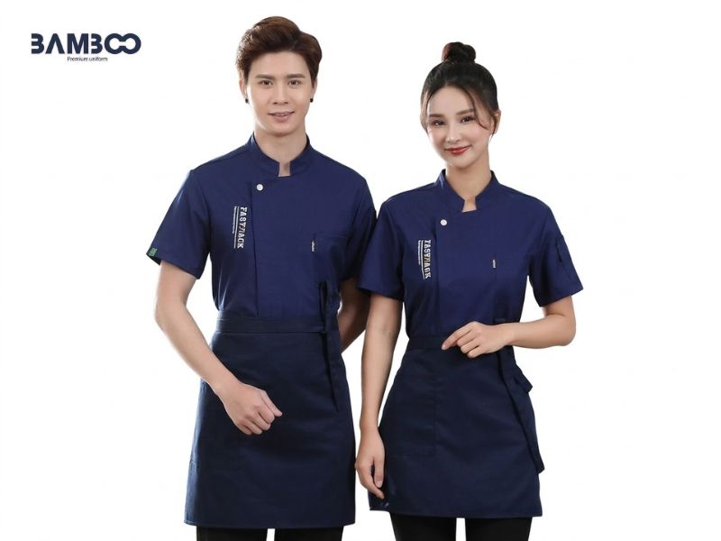 Đồng phục bếp quán lẩu gọn gàng, thoáng mát