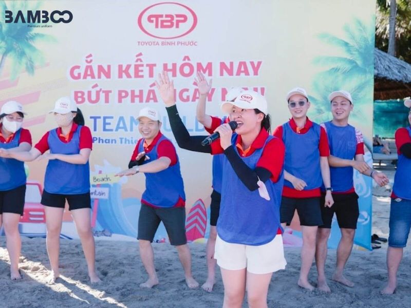 Đồng phục du lịch, team building Toyota tạo sự đồng nhất, trẻ trung và thoải mái trong các hoạt động tập thể