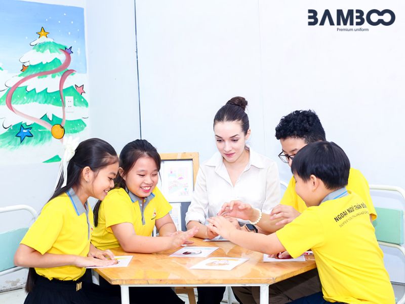 Đồng phục học viên trung tâm tiếng anh