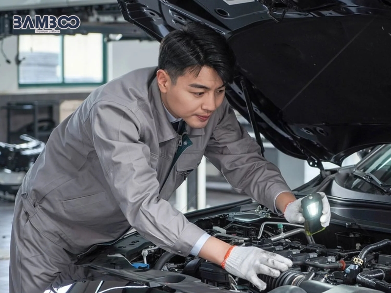Đồng phục kỹ thuật viên ưu tiên độ bền, linh hoạt và nhận diện rõ trong môi trường xưởng