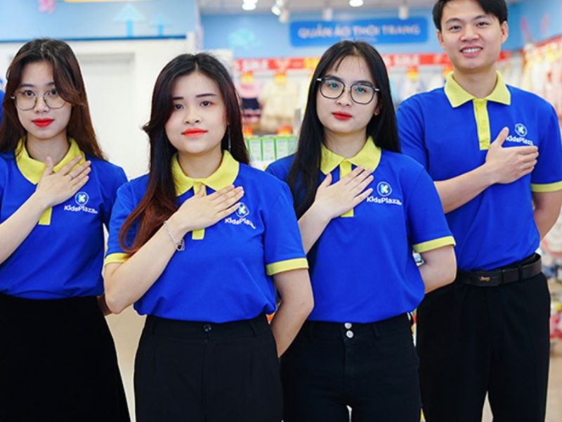 Đồng phục nhân viên bán hàng giúp nhận diện thương hiệu và xây dựng hình ảnh chuyên nghiệp