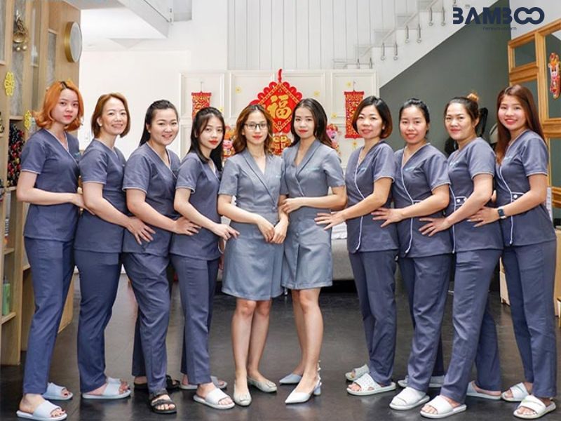 Đồng phục tiệm nail được thiết kế dành riêng cho đội ngũ nhân viên trong ngành