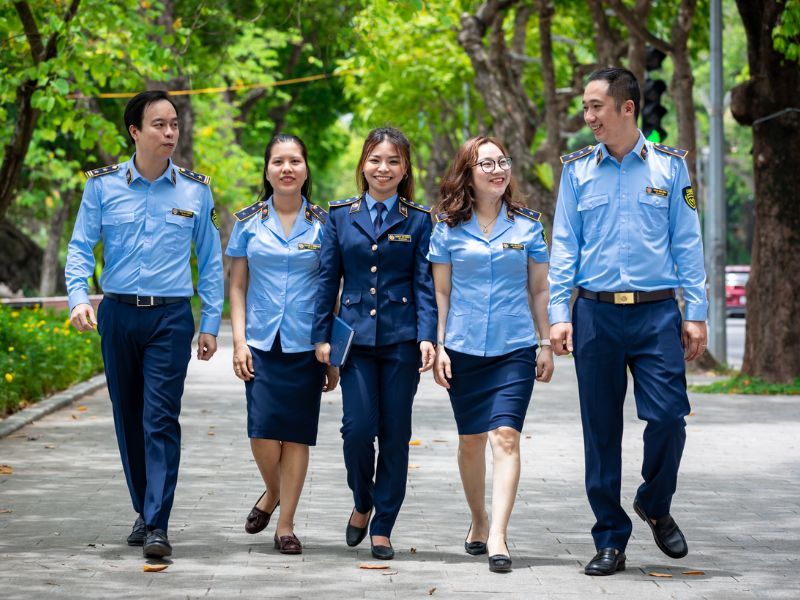 Đồng phục quản lý thị trường mang sắc xanh dương đậm biểu tượng mới của sự tận tụy, minh bạch và chuyên nghiệp