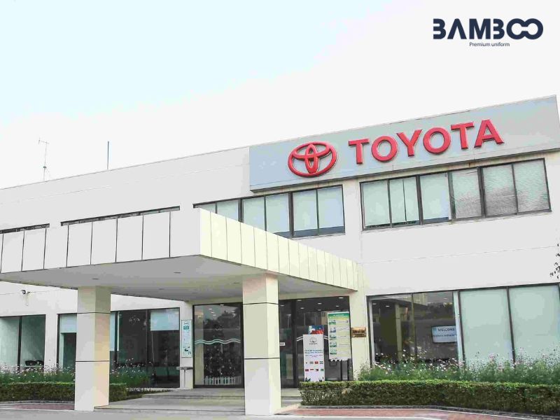 Toyota phát triển thương hiệu toàn cầu với hệ thống đồng phục chuyên nghiệp, đồng bộ