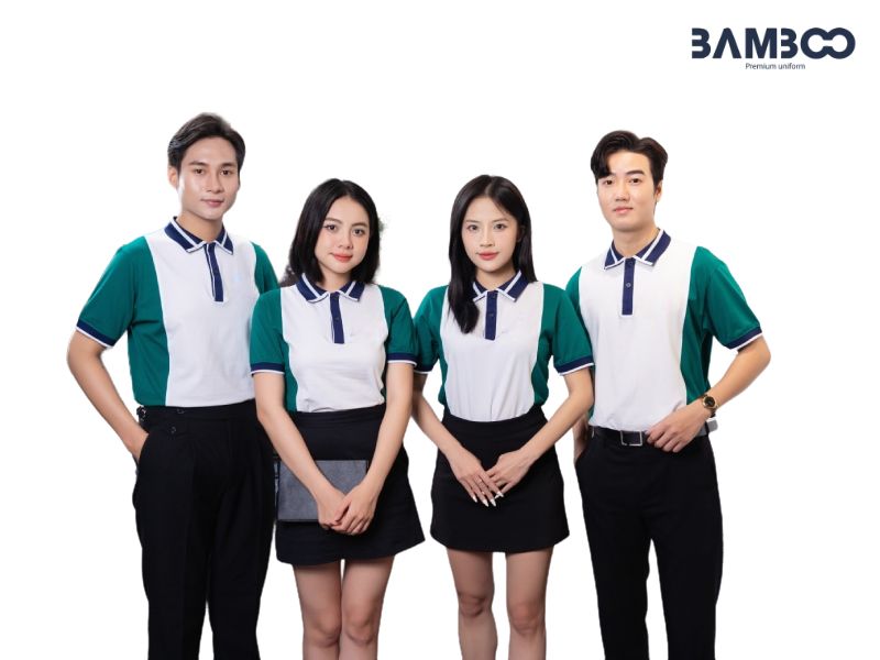 Phối đồ với đồng phục xanh nên chọn màu trung tính và phụ kiện đơn giản