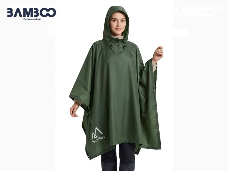 Chọn chất liệu tốt, màu bền, may chắc, in logo nổi bật khi may áo mưa xanh lá
