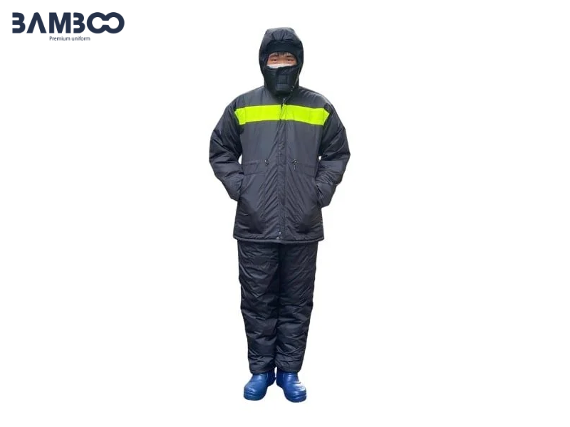 Đồng phục kho lạnh cần giữ ấm, kín gió, bền chắc, vừa vặn và an toàn