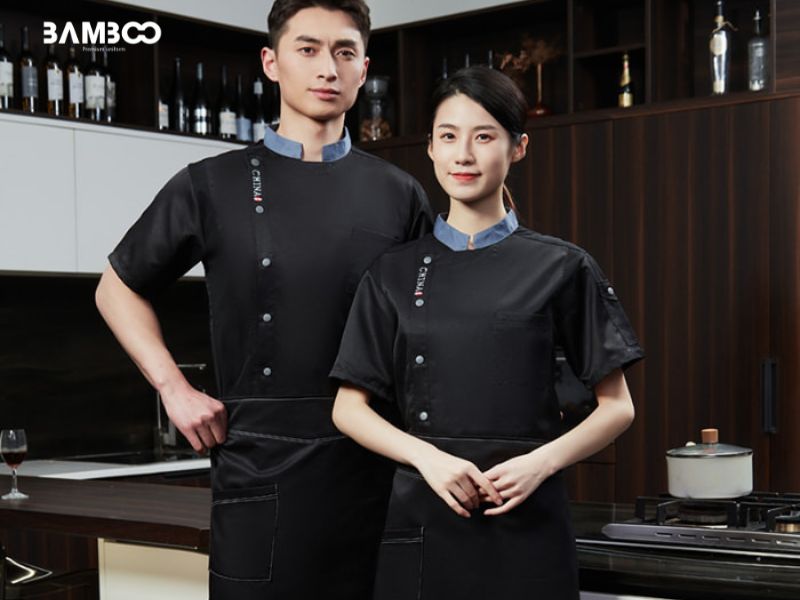 May đồng phục đen phối dùng phụ kiện để tạo phong cách riêng