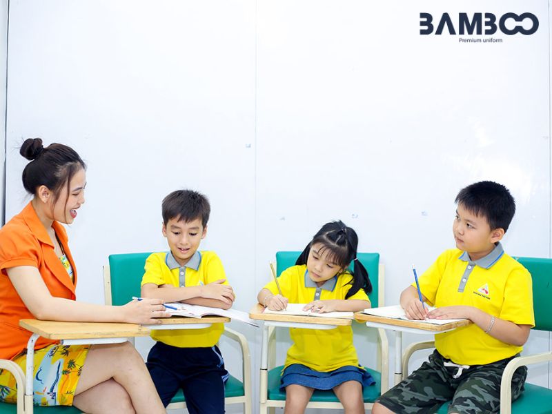 May đồng phục cần chọn vải tốt, màu chuẩn, form dáng phù hợp