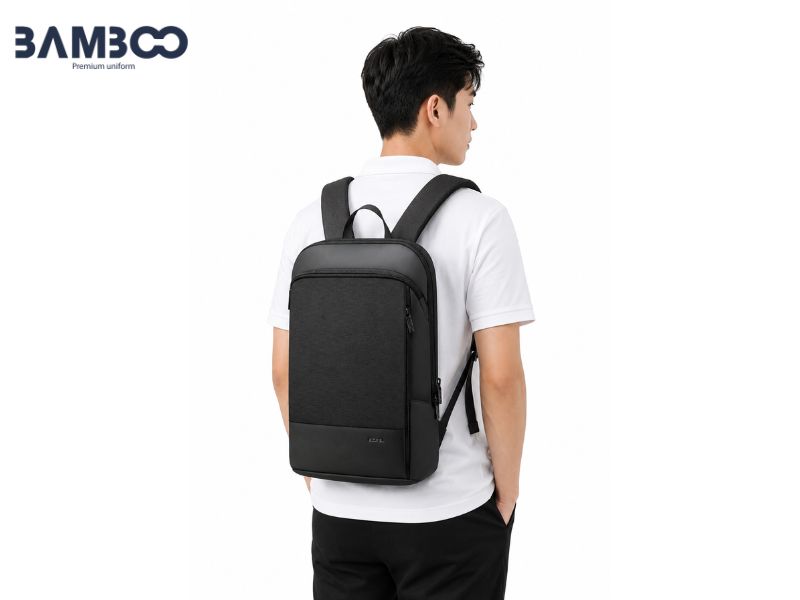 Chú ý chất liệu, phụ kiện, chống sốc, logo và kiểm tra mẫu trước sản xuất balo đồng phục
