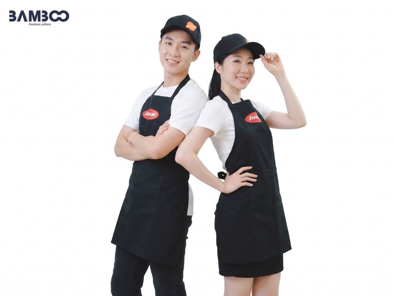 Khi may nón đồng phục đen phối logo, cần chú ý chất liệu, kiểu dáng, kỹ thuật in thêu và duyệt mẫu trước sản xuất