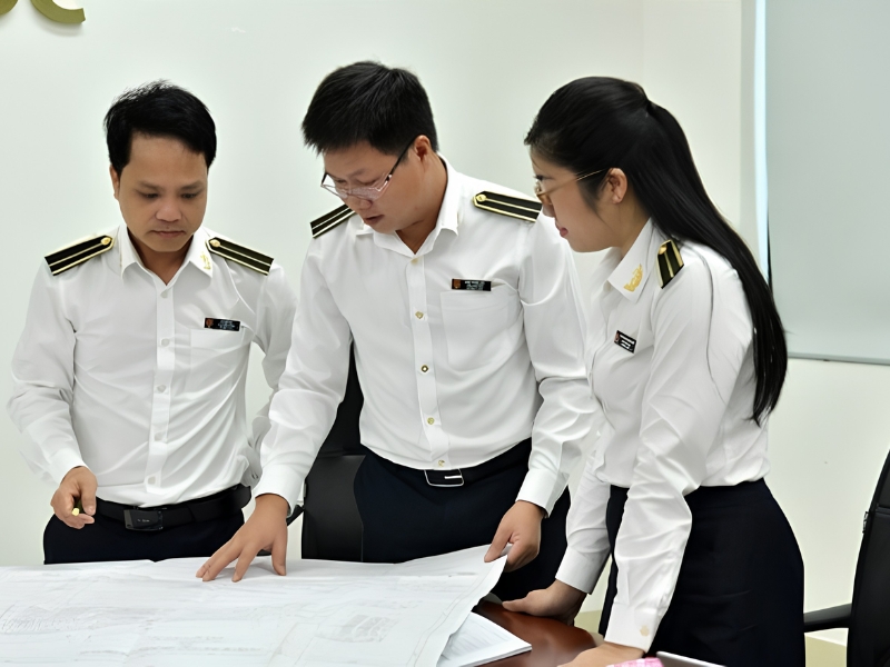 Mẫu áo sơ mi công chức lịch sự, chuẩn mực 