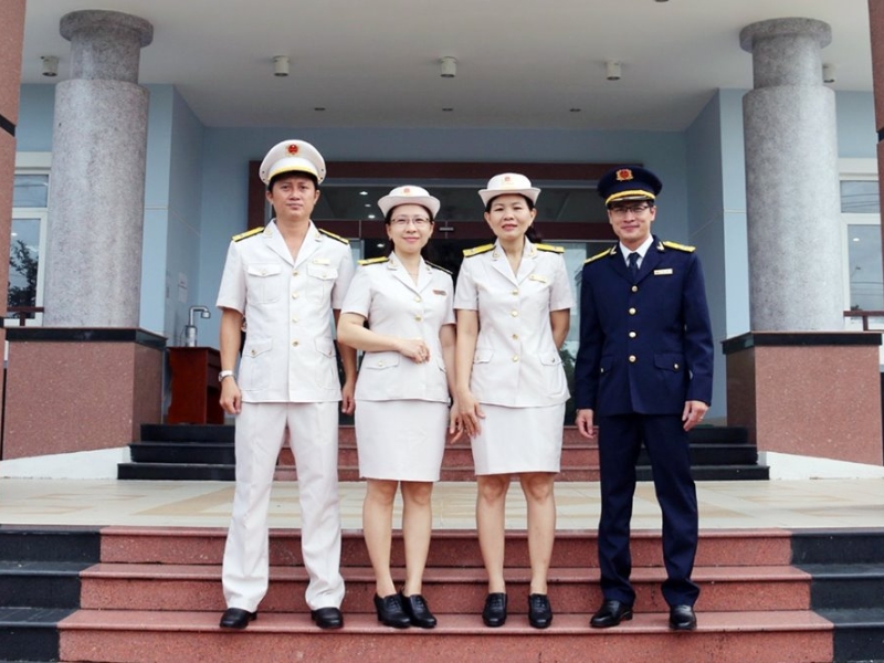 Mẫu đồng phục cơ quan Thuế lịch sự, chỉn chu, thoải mái và phù hợp khi làm việc, giao dịch