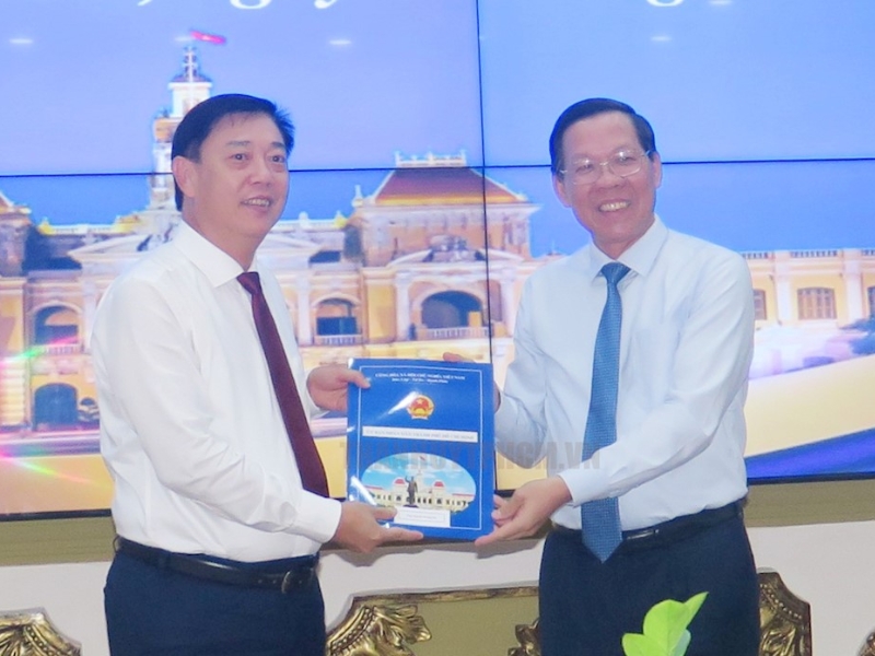 Mẫu đồng phục Sở Tài chính đề cao sự trang trọng, chuyên nghiệp, kín đáo và tạo hình ảnh thống nhất