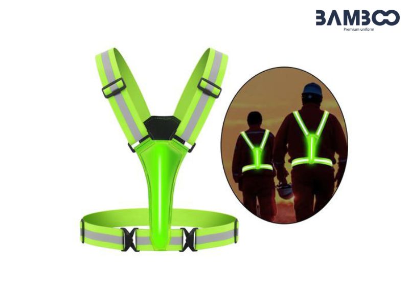 Kiểm tra phản quang đạt chuẩn bằng đèn flash và thử độ bền sau khi giặt nhẹ