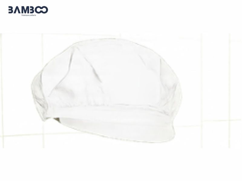 Mũ lưỡi trai/mũ trùm đầu màu trắng giúp bao phủ toàn bộ tóc