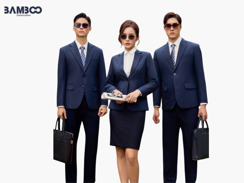Màu đồng phục sale xe hơi thường gồm xanh dương, đỏ, đen, trắng và xám, dễ phối theo nhận diện