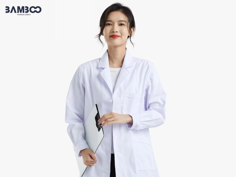 Khi đặt may đồng phục bệnh viện quốc tế, cần thống nhất nhân sự, thiết kế, chất liệu, size và tiêu chuẩn thành phẩm ngay từ đầu