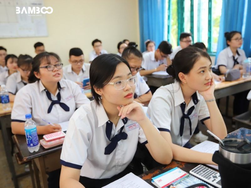 Đồng phục học sinh cấp 3 là trang phục thống nhất dành cho các em học sinh trung học phổ thông