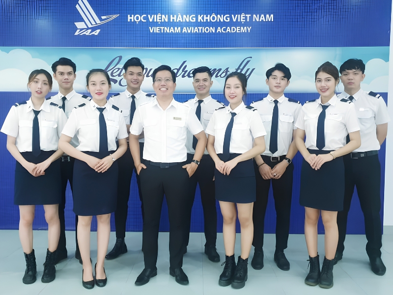 Quần âu và chân váy VAA có màu sắc hài hòa, kiểu dáng lịch sự, thuận tiện học tập
