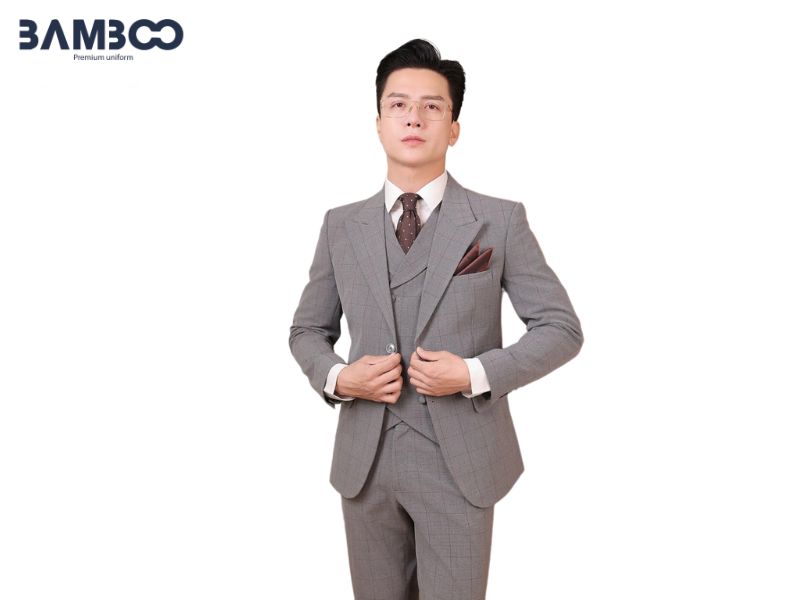 Khi phối họa tiết, hãy tiết chế và tạo tương phản kích thước để hài hòa