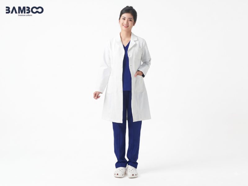 Quy trình đặt may áo blouse bác sĩ thẩm mỹ viện cần được thực hiện bài bản từ khâu tư vấn đến sản xuất và bàn giao