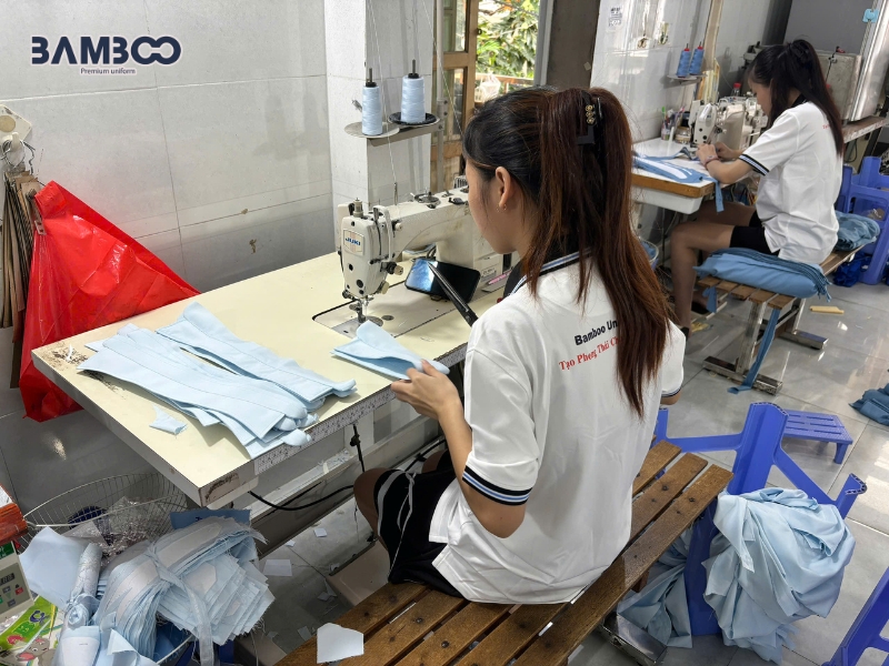 Quy trình may đồng phục bệnh nhân TPHCM tại Bamboo Uniform rõ ràng, chuyên nghiệp
