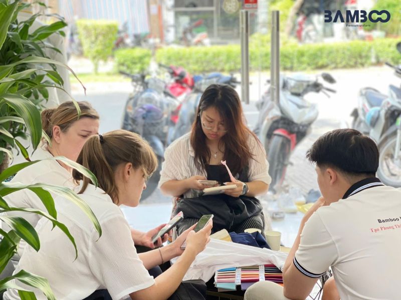 Quy trình may đồng phục hãng xe hơi Hyundai tại Bamboo Uniform rõ ràng, từ tư vấn, thiết kế đến giao hàng