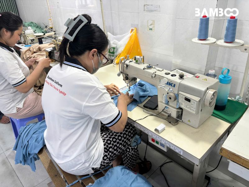 Quy trình may áo teambuilding đồng phục hãng xe hơi được triển khai theo từng bước cụ thể, minh bạch