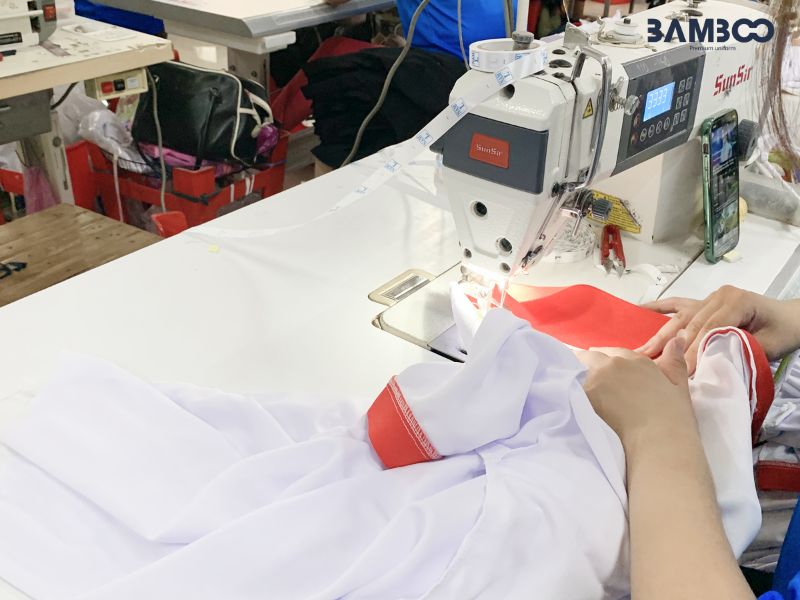 Quy trình may áo thun đồng phục công sở trắng cổ trụ