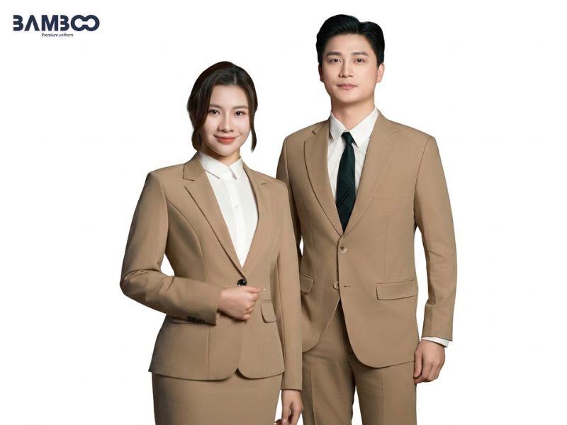 Quy trình may đồng phục hãng xe hơi gồm tư vấn, thiết kế, duyệt mẫu, sản xuất và kiểm tra thành phẩm trước khi bàn giao