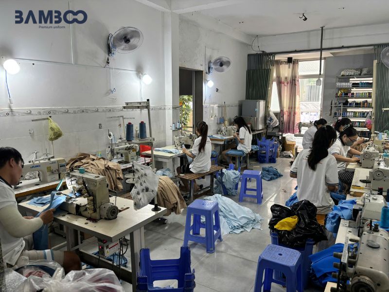 Bamboo Uniform sản xuất quần tây đồng phục nam màu đen theo quy trình khép kín, chất lượng cao chuẩn