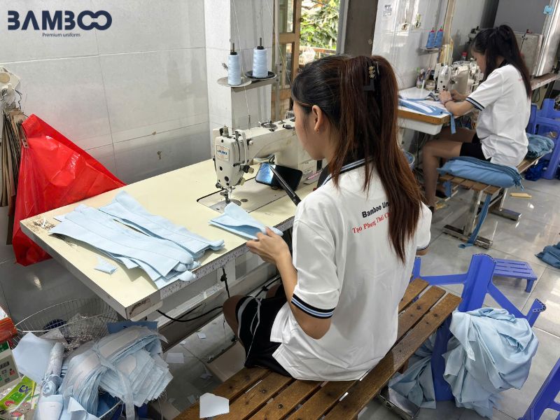 Quy trình may tạp dề đầu bếp cho nhà hàng chuyên nghiệp