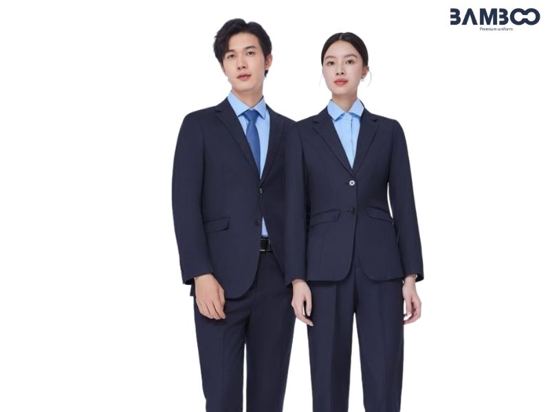 Khách đặt vest tại Bamboo Uniform được đo tận nơi và bảo hành tận tâm