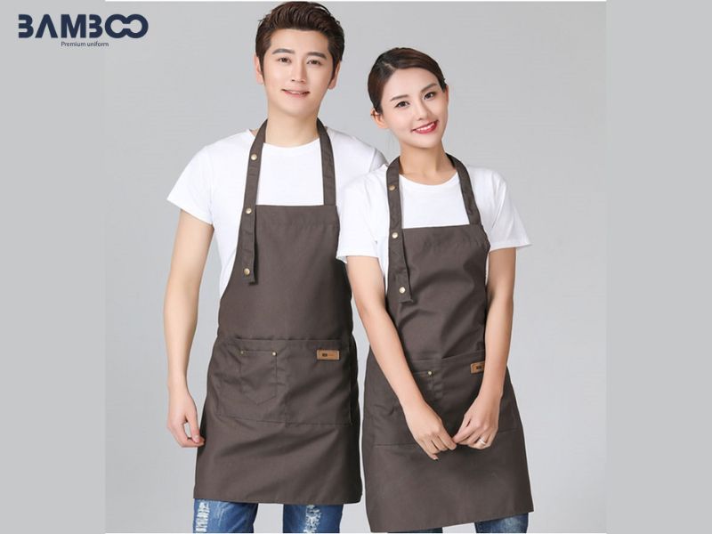 Sai lầm khi đặt may đồng phục tạp dề gồm chỉ chú trọng thẩm mỹ, rập khuôn thiết kế, chọn vải kém, lệch màu thương hiệu, thiếu tiện dụng và bỏ qua mẫu thử