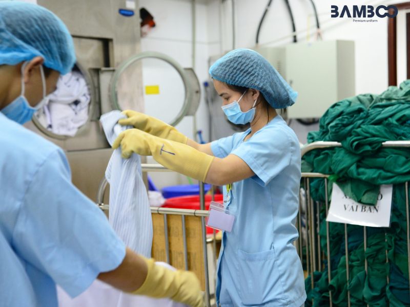 Bảo quản trang phục y tế đúng cách giúp đảm bảo vệ sinh và tăng độ bền sản phẩm