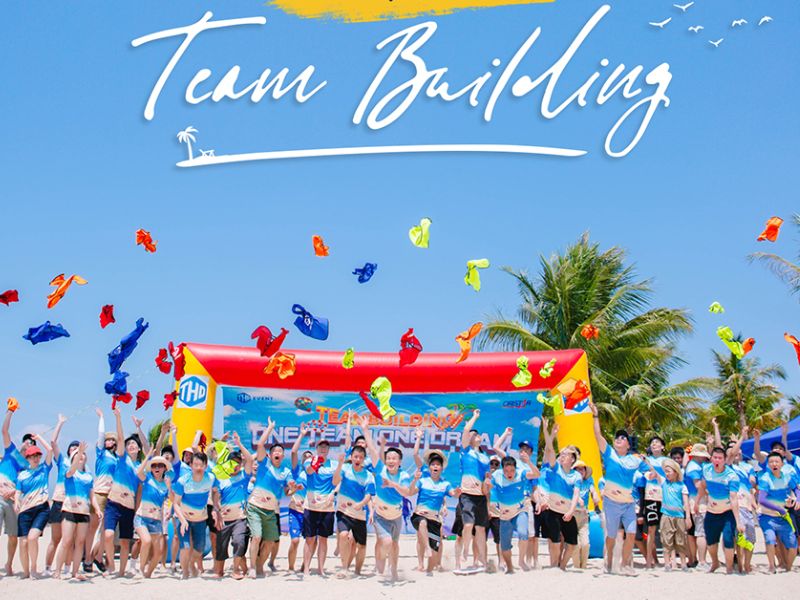 Nên đặt may áo nhóm trước 1–3 tháng để chủ động thiết kế và kịp tiến độ teambuilding