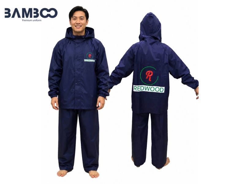 Áo mưa xanh dương đậm in logo giúp tăng nhận diện thương hiệu, tạo hình ảnh chuyên nghiệp