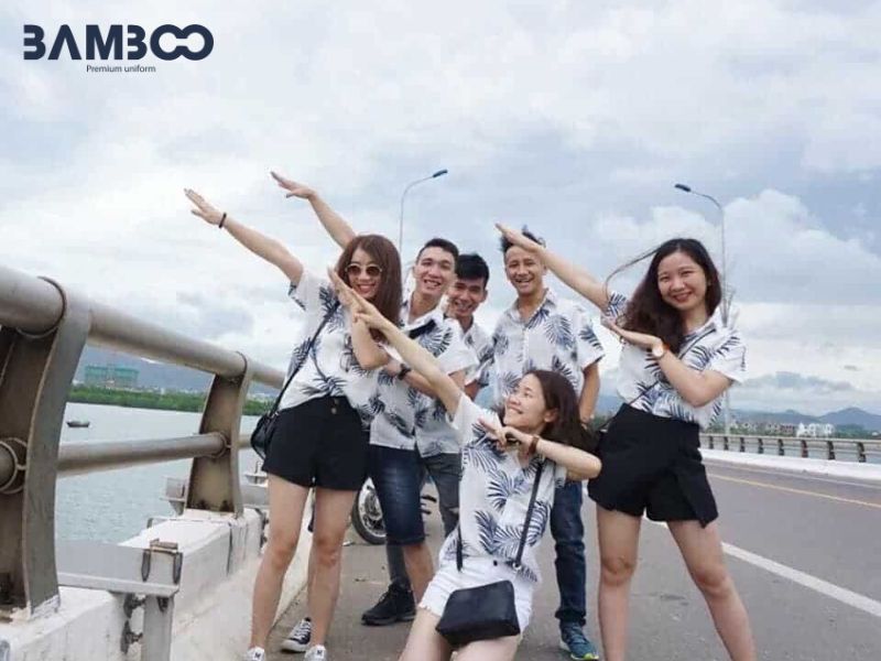 Đồng phục nhóm hè giúp gắn kết, nổi bật, thoải mái và lưu giữ kỷ niệm đẹp