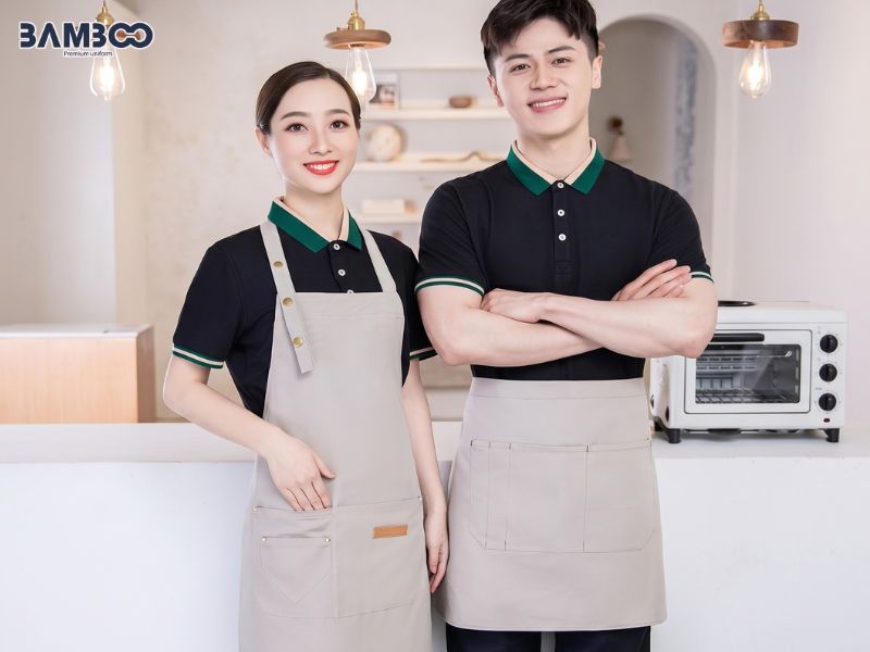 Tạp dề quán ăn gia đình giúp hạn chế vết bẩn, tiện đựng vật dụng và thuận tiện khi làm việc