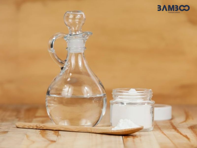 Tuyệt chiêu tẩy rỉ sét trên quần áo lao động bằng giấm và muối